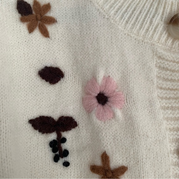 Gildan Cream Floral Cardigan - Picture 2 of 6